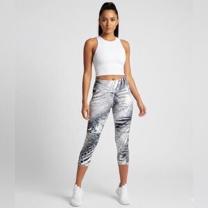 GAP High Waist Black White Pattern Design Legging Capri Woman Lady Medium